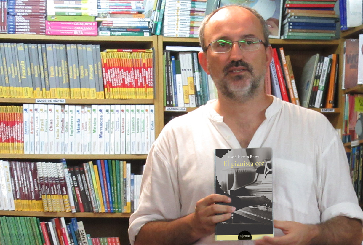 David amb llibre 01