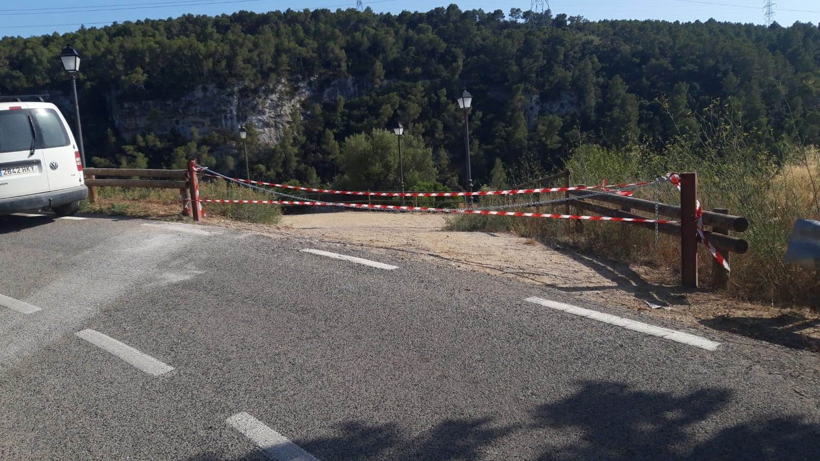 aparcament castell (1)